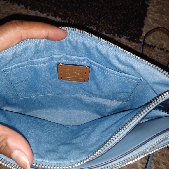 Coach Crossbody ๐๐ฉต - Picture 5 of 10